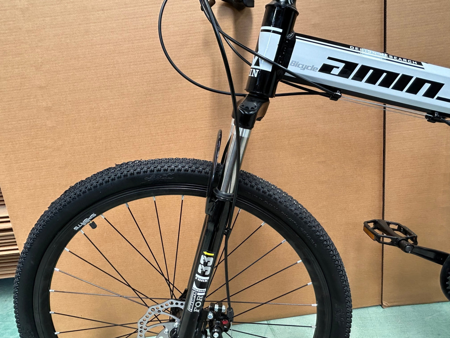 White Bike-26" Bike, White Color, 21 Speeds, High Carbon Steel, Detachable, Adjustable Seat, Chain Drive, 150kg Capacity, Dual Disc Brakes, Rigid Frame, Oil Spring Fork, Standard Type, Ordinary Pedals