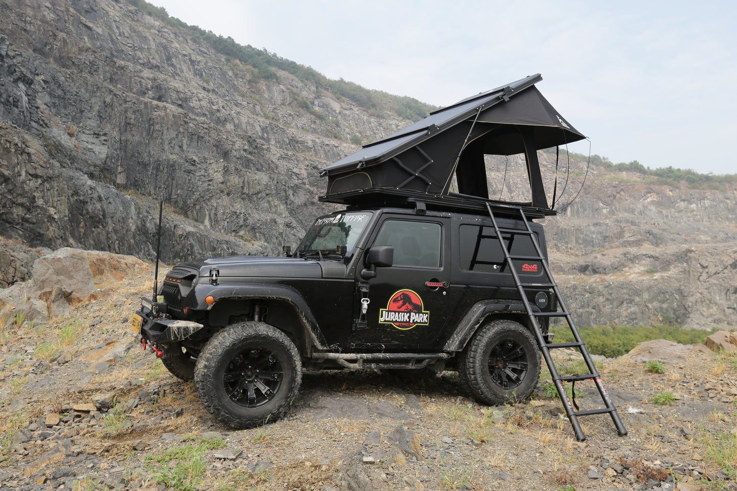 BEDTIME Hard Shell Rooftop Tent-Honeycomb aluminum,Hydraulic support,three second speed open,Roof rack,High sunscreen&water resistance Level,Sturdy,Better ventilation For 2-3 people Car SUV Truck tent