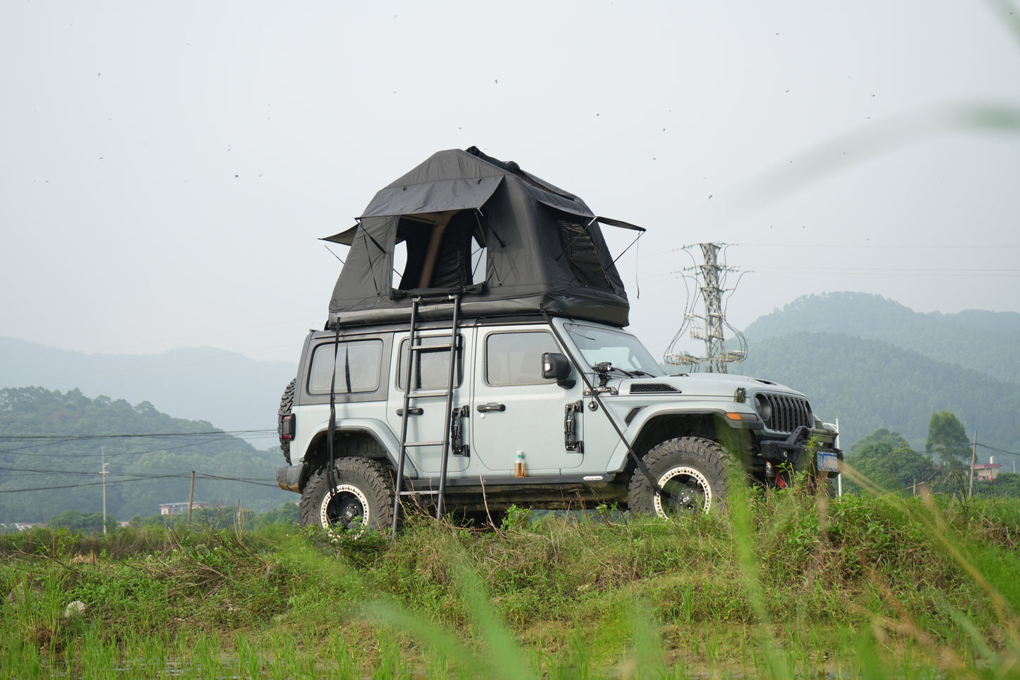 Portable Amphibious Inflatable Tent For Camping Foldable Offroad Roof Top Tent Floating Tent (With Ladder, Black)