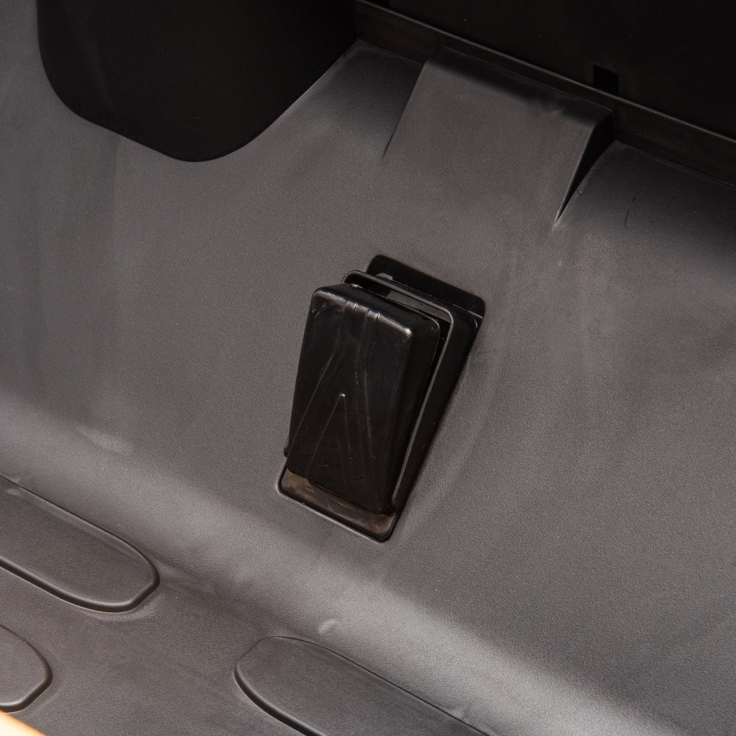 24V XXXL Kids Ride On UTV W/Parents Remote Control,Two-seater,Automatic tipping bucket,Rear wheel suspension,Slow start,Portable handle,Safety Belt,LED light,USB,MP3,Bluetooth,Horn for Kids Aged 3-8.