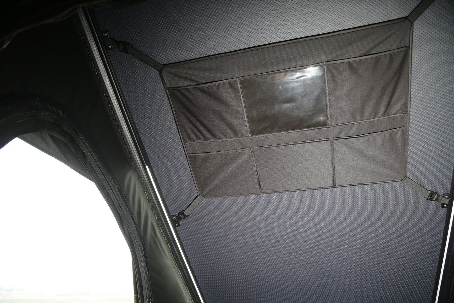 BEDTIME Hard Shell Rooftop Tent-Honeycomb aluminum,Hydraulic support,three second speed open,Roof rack,High rebound memory sponge mattress,Sturdy,Better ventilation For 2-3 people Car SUV Truck tent