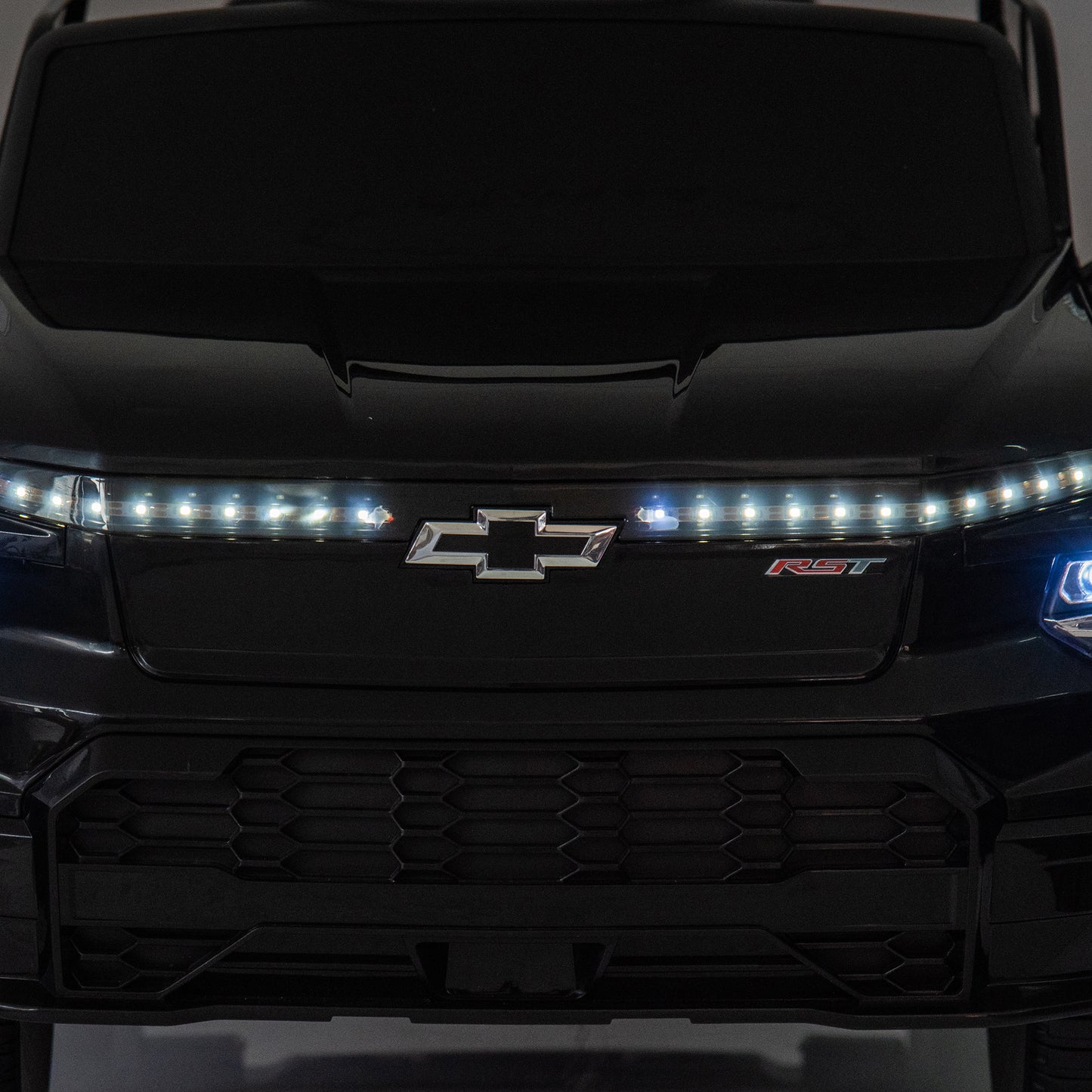 24V Kids Ride on Car W/Parents Control,Licensed Chevrolet Silverado,Four-wheel suspension,LED Lights,Bluetooth,music,USB,MP3,Power display,speeds 2.49-3.73MPH For kids aged 2-5.