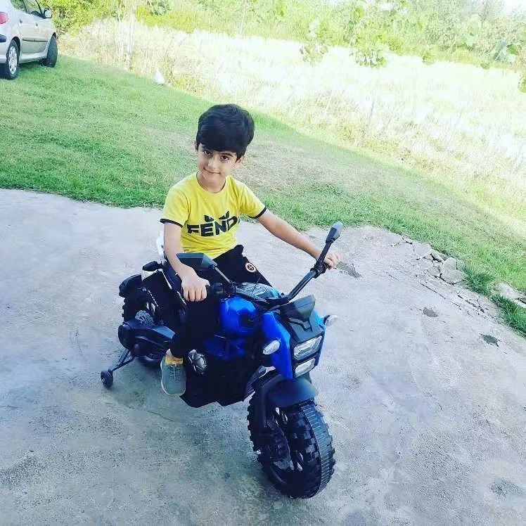 Electric Motorcycle for Kids, kids ride on motorcycle, 12V Electric Dirt Bike with Training Wheels, Hand Racing Foot Brake,PU seat, Ride on Motorcycle for 3~6 years Boys Girls gift