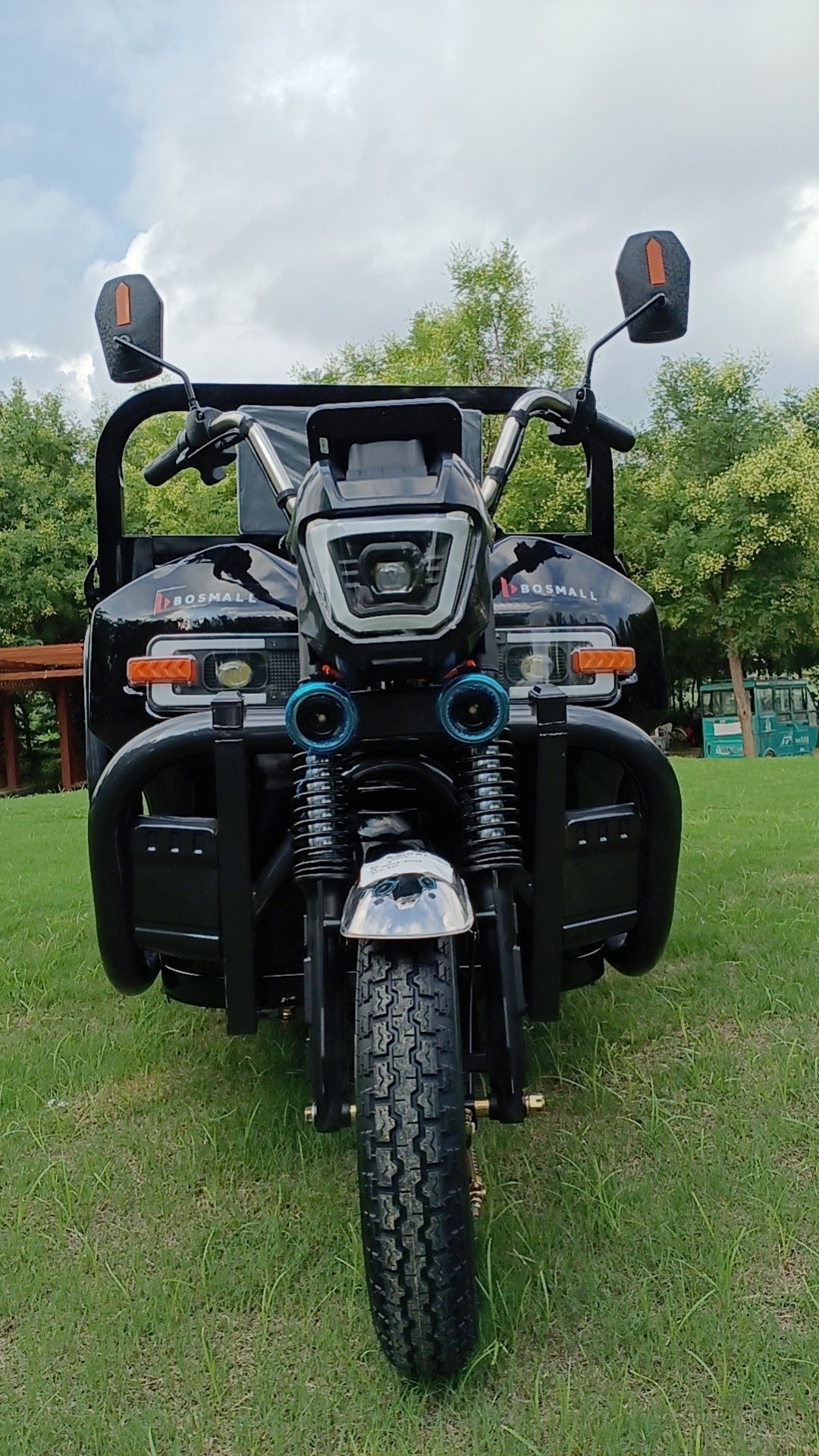 Electric Three Wheel 1.6m with Hydraulic Lifting Unit