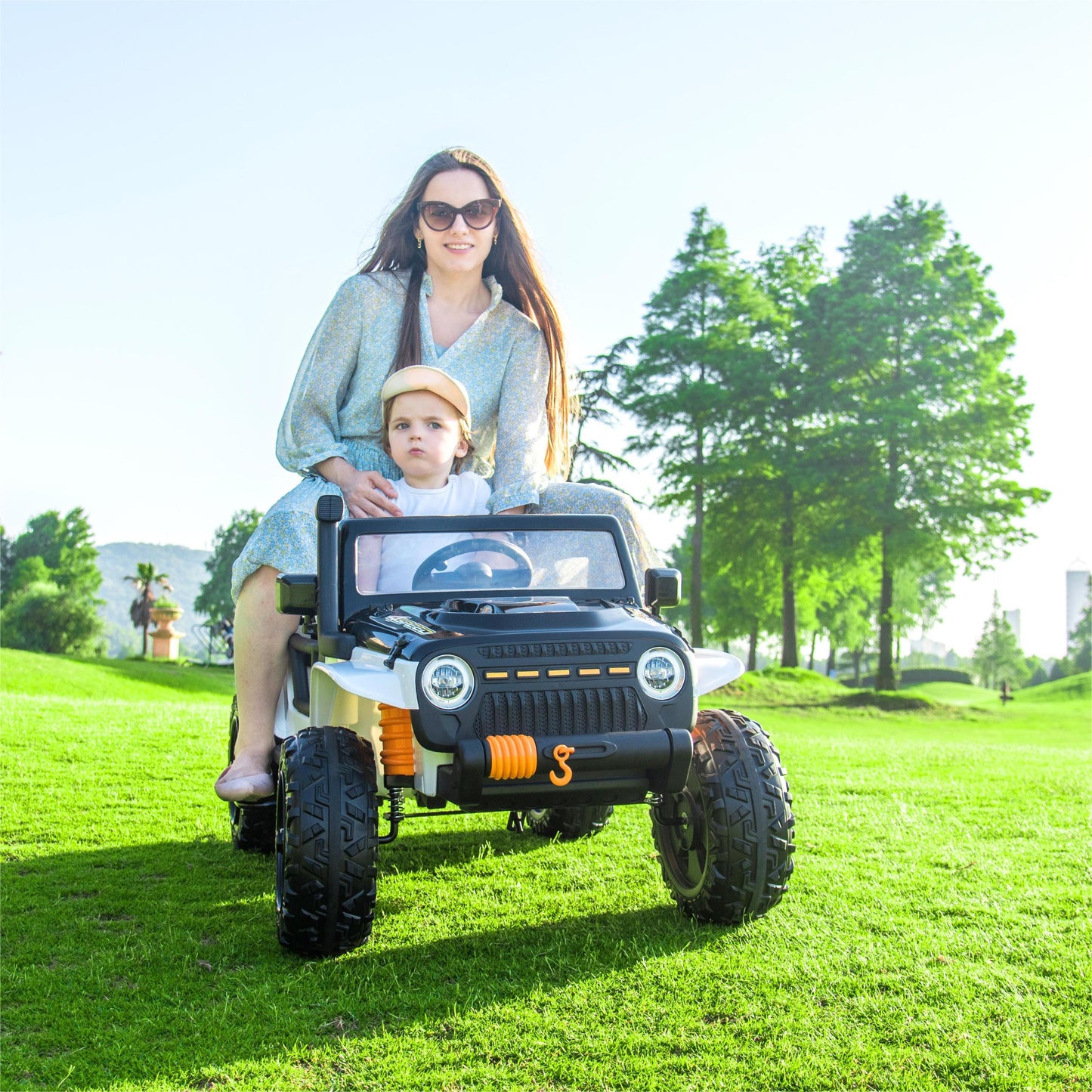Ride on Car 24V car for Kids & Parents, 550*4 drving,Battery Powered Toy Car with Remote Control, Bluetooth,Front back button,Safety Belt