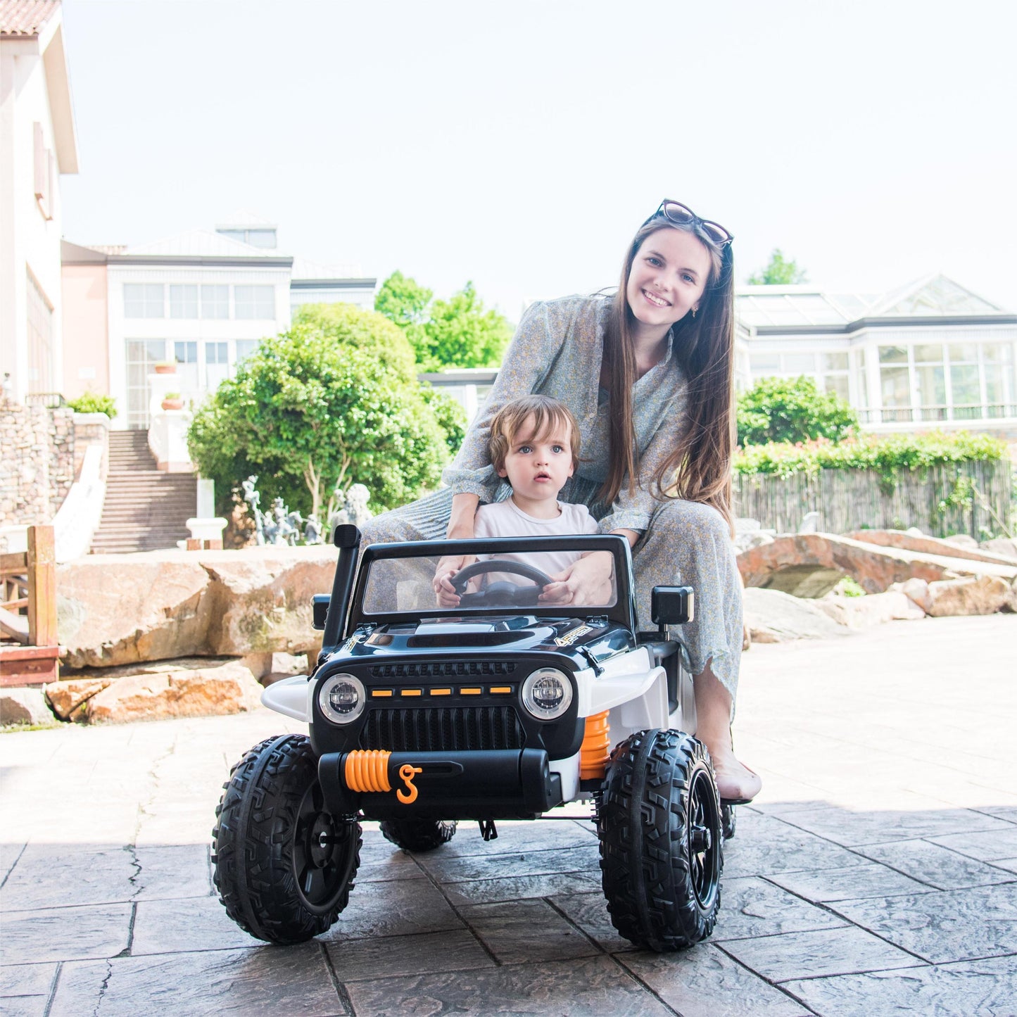 Ride on Car 24V car for Kids & Parents, 550*4 drving,Battery Powered Toy Car with Remote Control, Bluetooth,Front back button,Safety Belt