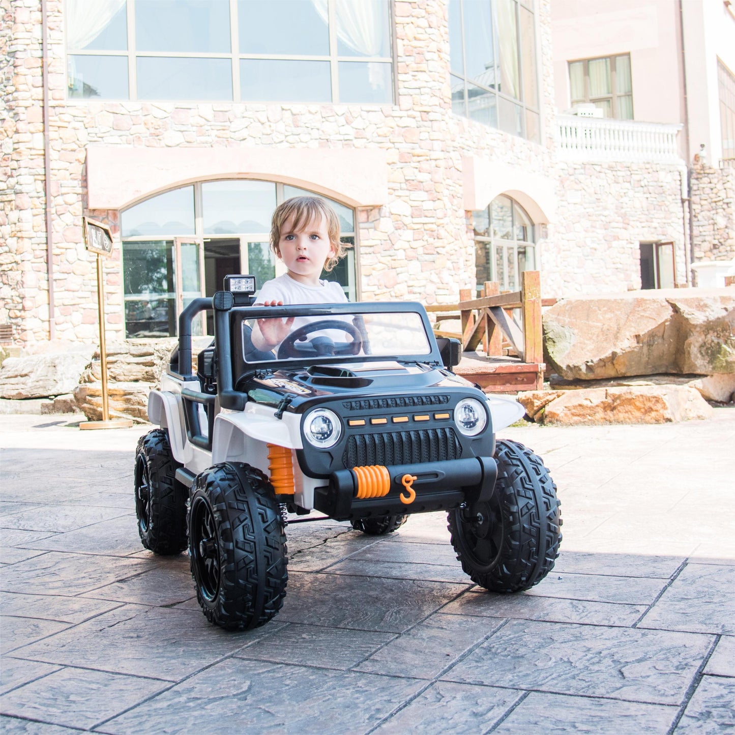 Ride on Car 24V car for Kids & Parents, 550*4 drving,Battery Powered Toy Car with Remote Control, Bluetooth,Front back button,Safety Belt
